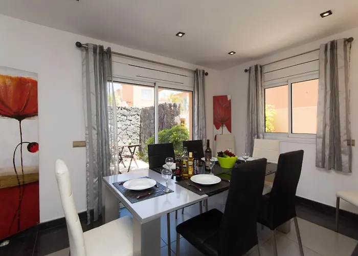 Private Heated Pool Sea Views *