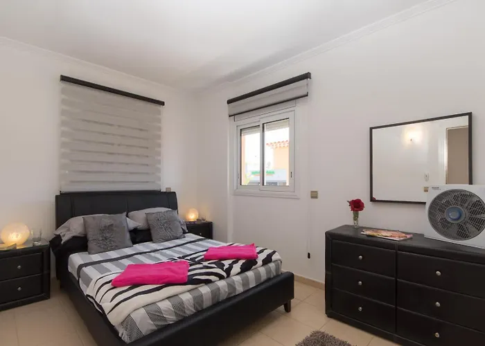 Private Heated Pool Sea Views 圣地亚哥港